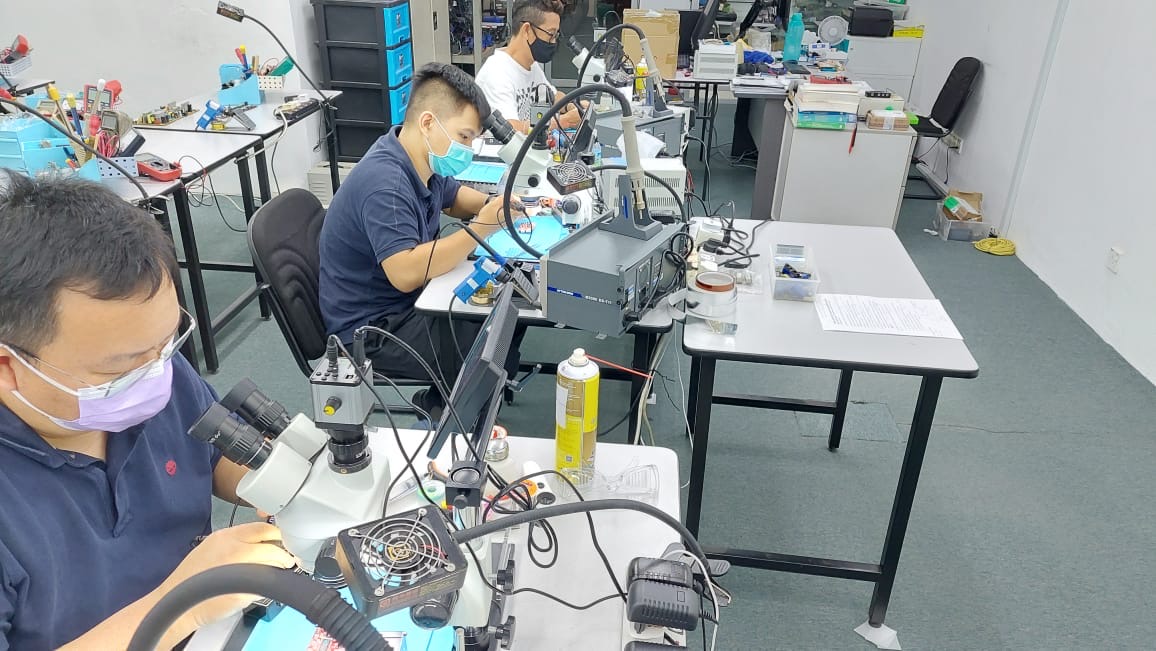 657e2c65-0ed7-489d-8432-8a5c6a99c0b3 Electronic Repairs in Progress